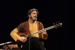 «حسین علیزاده» در آمریکا تار و سه‌تار آموزش می‌دهد 